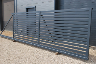 Brána posuvná 5m x 1,5m Palisáda 500cm 80x20mm Masívny DERMET